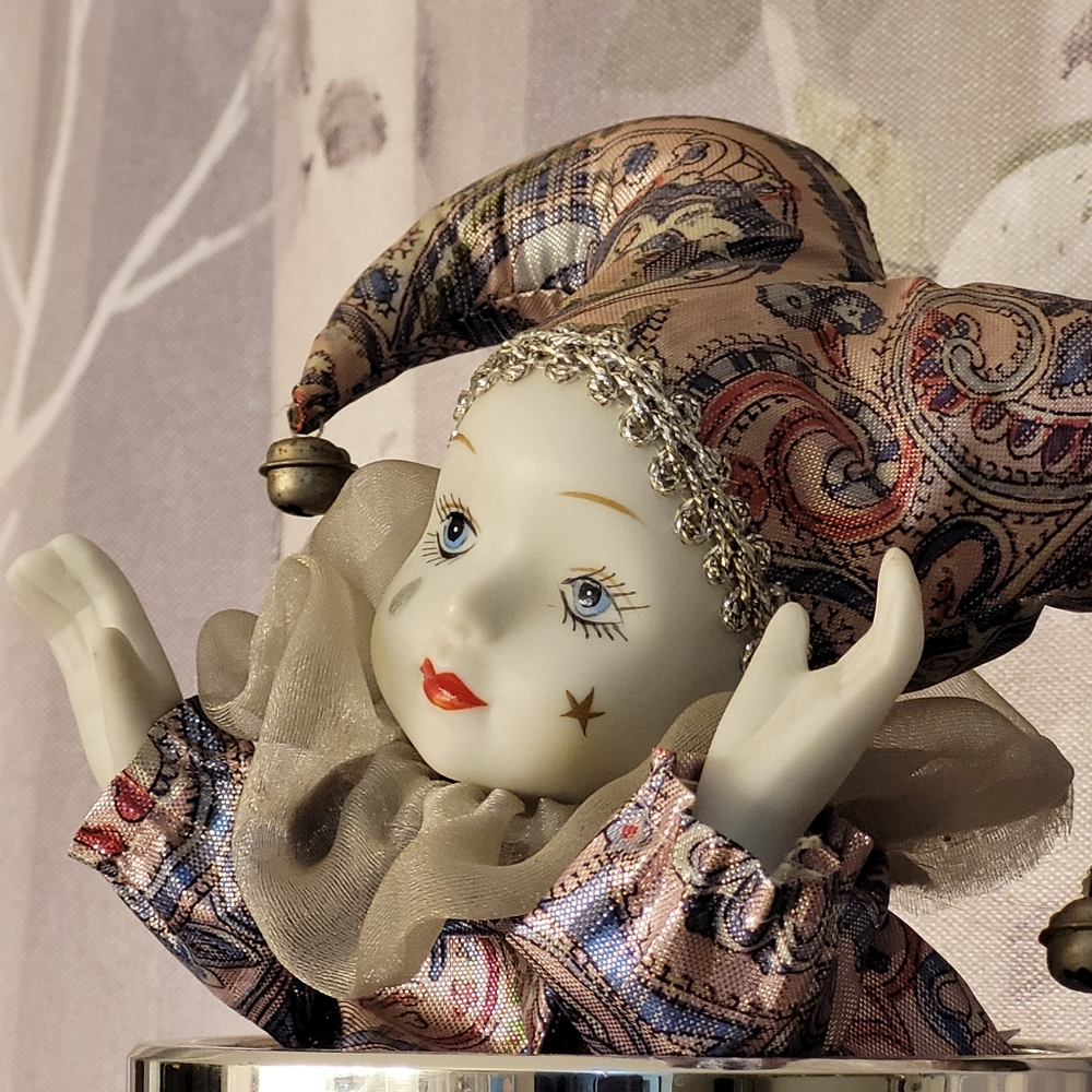 Vintage Paisley Harlequin Jester Porcelain Child In Drum Music Box With Motion